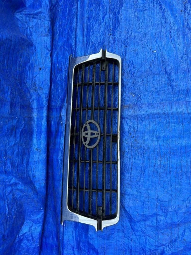 Решетка радиатора Тойота Ленд Крузер во Владикавказе 2401781