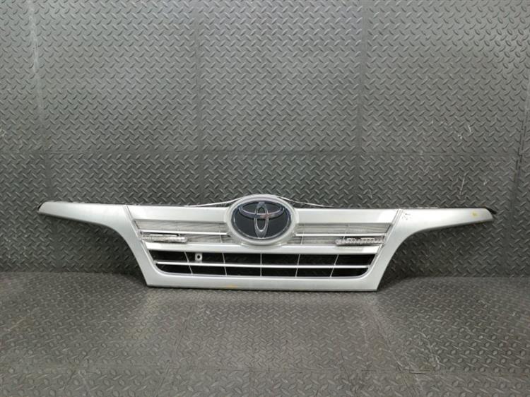 Решетка радиатора Тойота Тойоайс во Владикавказе 440640